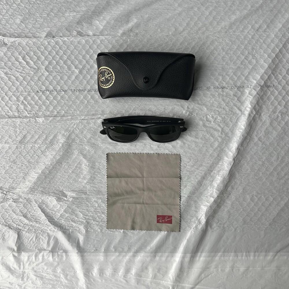 Ray-Ban Wayfarer Sunglasses Black Matte
